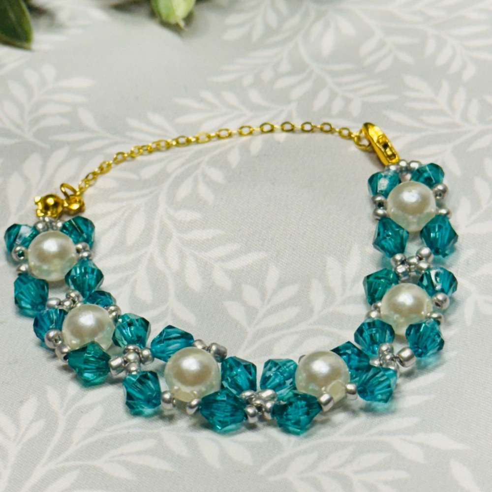 Elegant Teal and Gold Bracelet